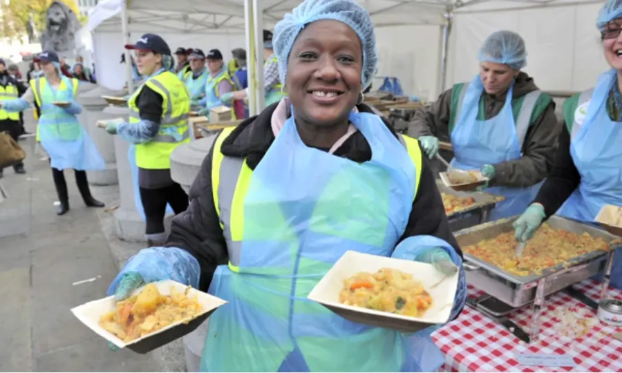 Evitar el malbaratament alimentari. Campanya Feeding the 5000