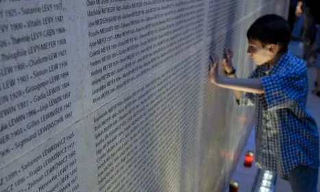Imatge: UNESCO, sobre la memòria de l'Holocaust
