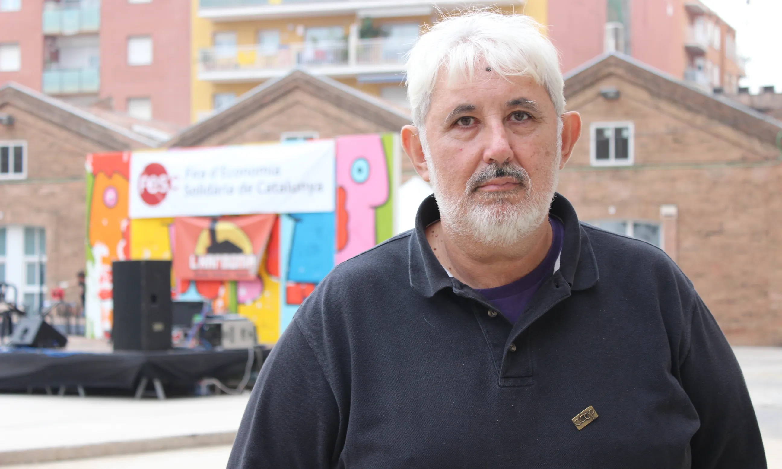 Xavier Palos al pati del recinte de Fabra i Coats