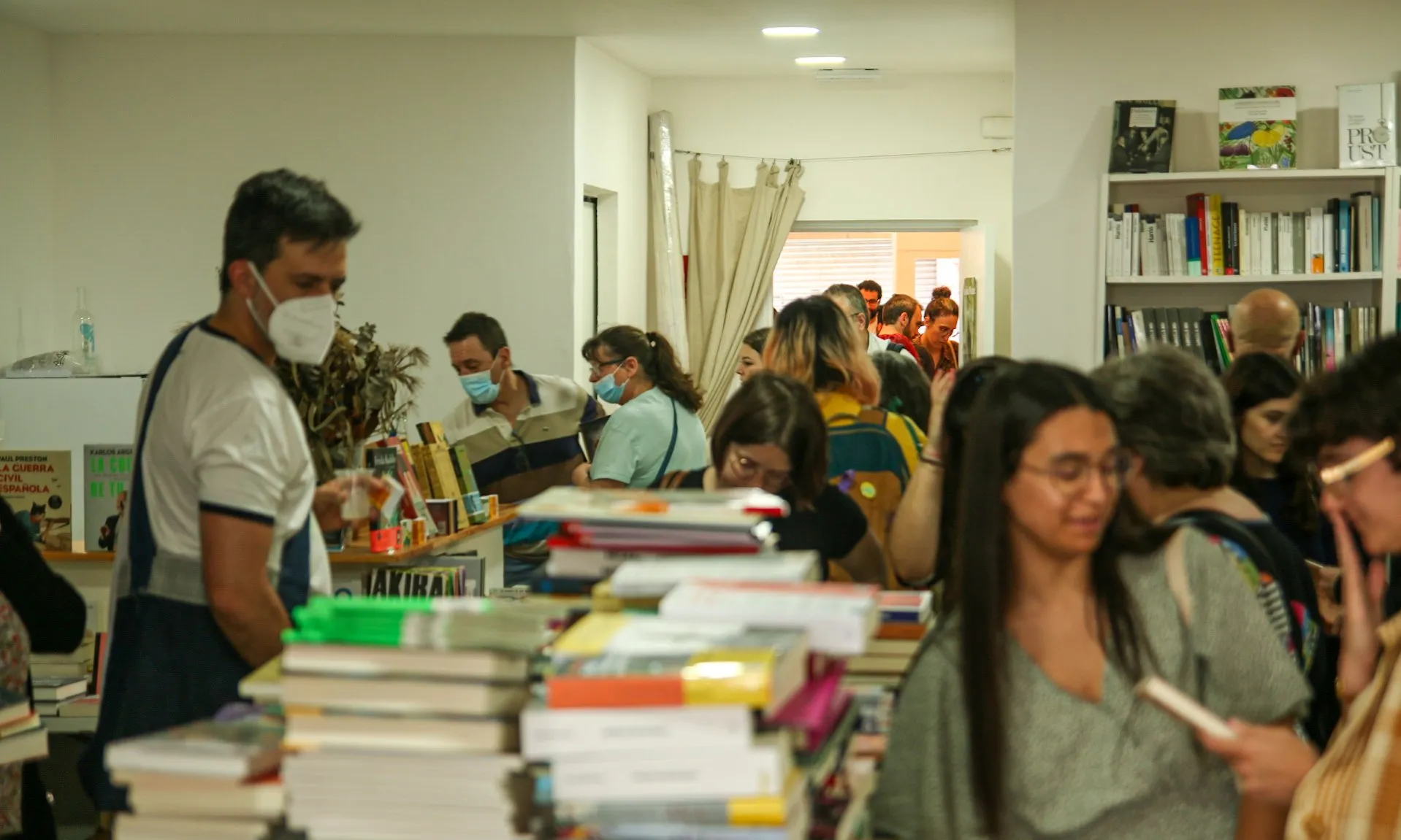 Fira del Llibre Moll, a l'Espai Llavors.