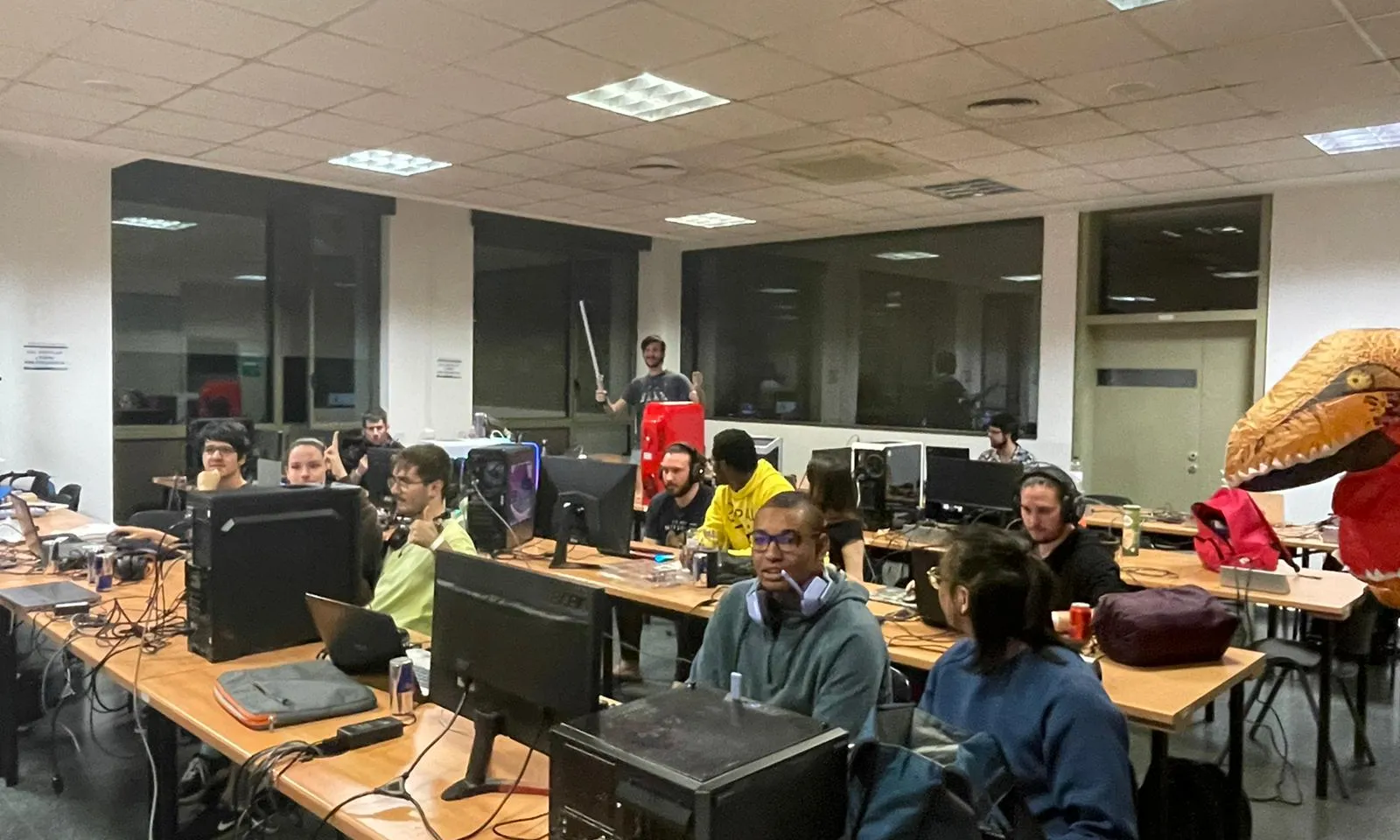 Gamers UAB promou les tech parties, trobades intensives per jugar a videojocs sense parar.